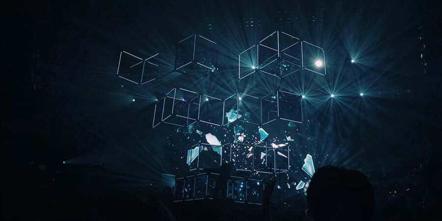 Laster show with geometric shapes.